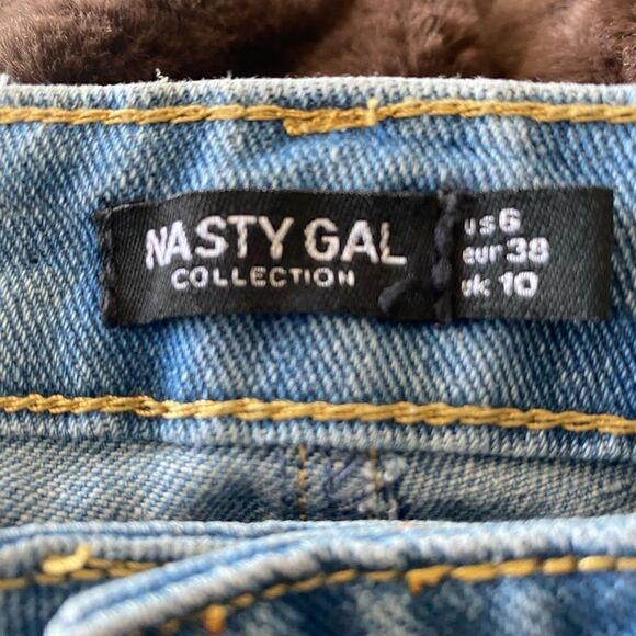 Nasty Gal Blue High Waisted Distressed Mom Jean Light Wash Size 6 - Picture 6 of 7
